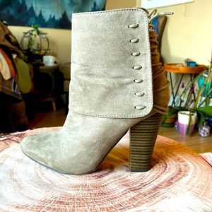 Super cute tie back booties size 6.5